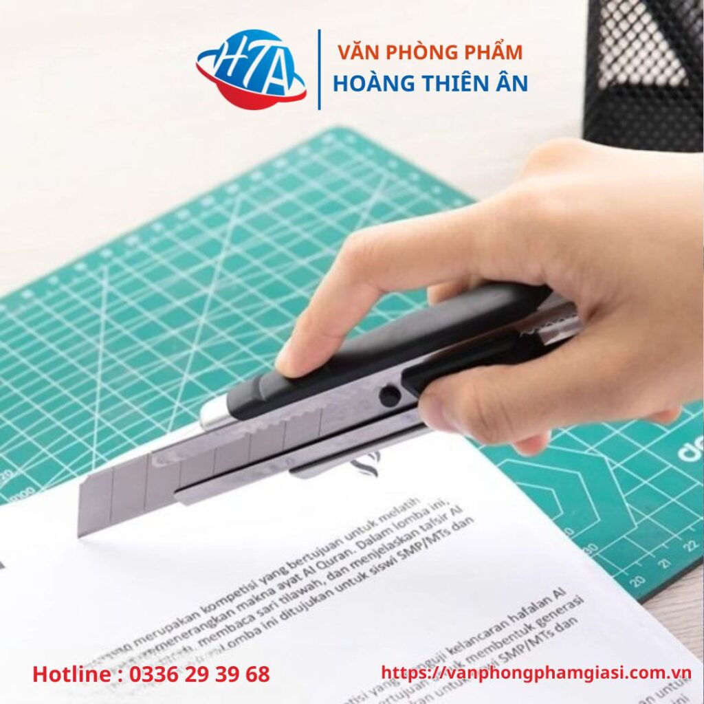 Dao rọc giấy Deli E2057